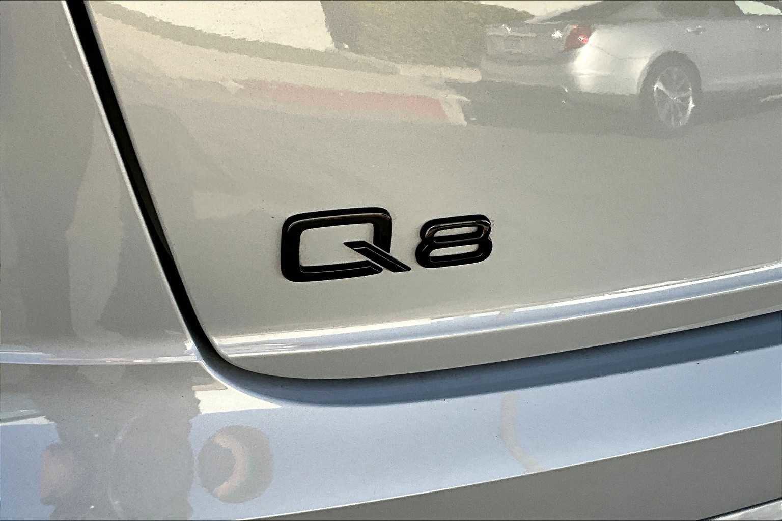 Used 2023 Audi Q8 Prestige w/ Prestige Package image 9
