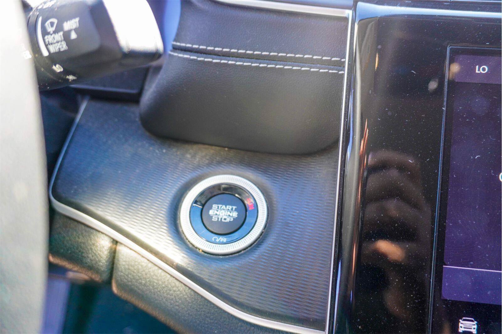 Used 2024 Jeep Grand Cherokee L Laredo RWD image 23