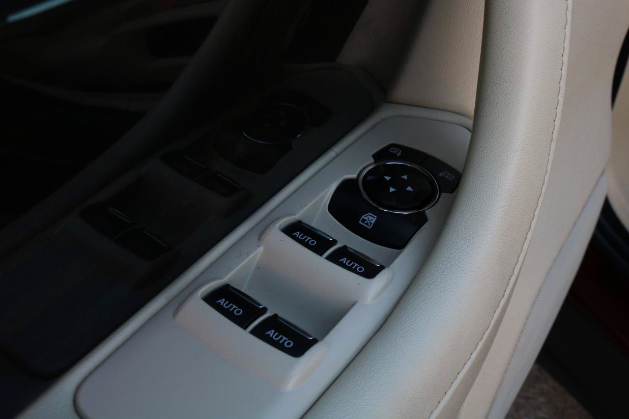 Used 2015 Lincoln MKS AWD w/ Equipment Group 201A image 16