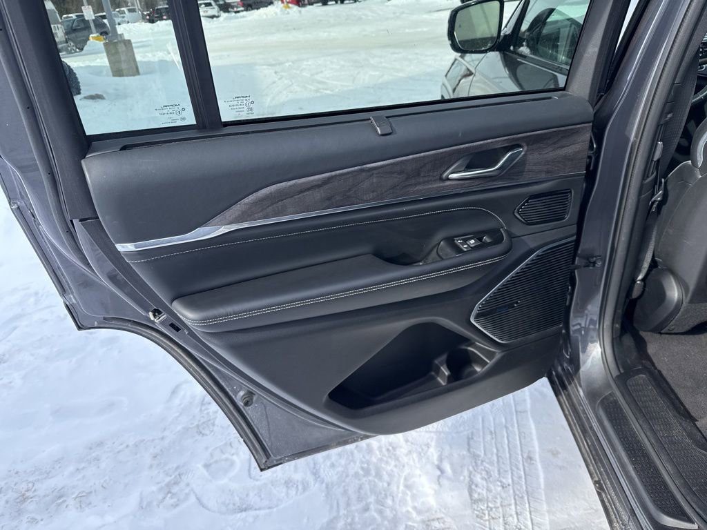 Used 2021 Jeep Grand Cherokee L Overland w/ Luxury Tech Group IV image 15