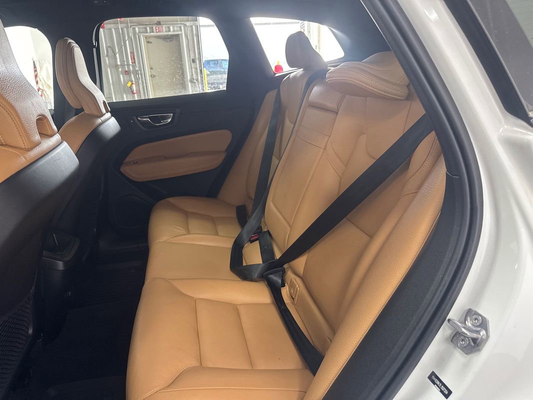 Used 2020 Volvo XC60 T5 Momentum AWD/4WD image 17