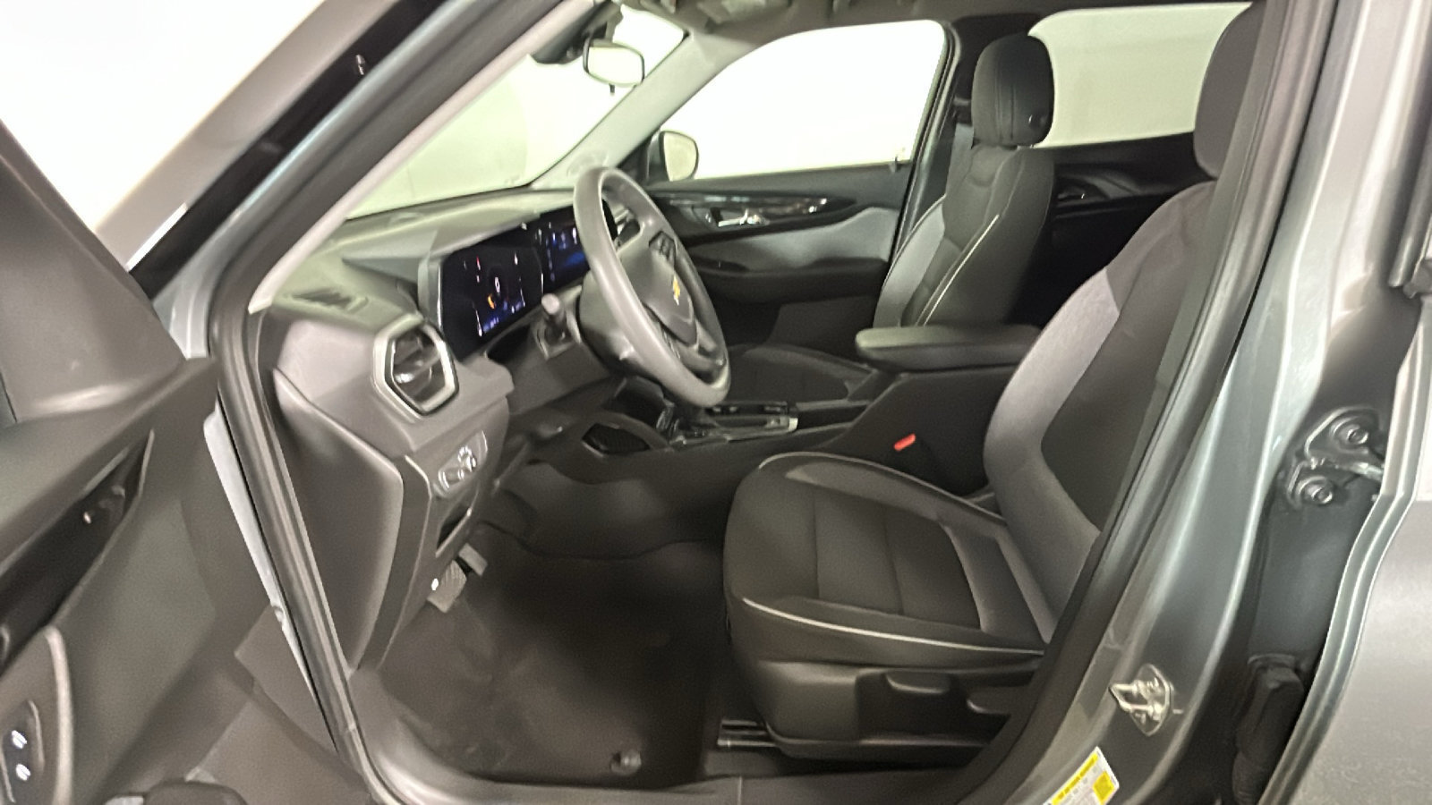 Used 2025 Chevrolet TrailBlazer LT AWD/4WD image 13
