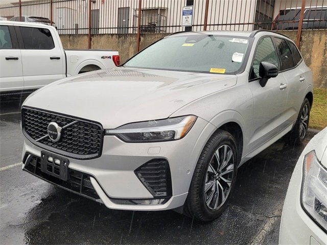 Used 2025 Volvo XC60 B5 Plus image 3