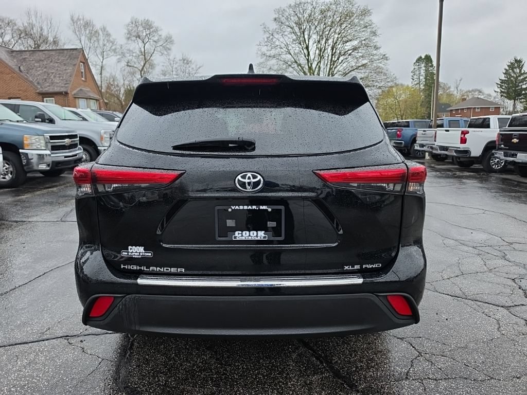 Used 2020 Toyota Highlander XLE AWD/4WD image 6