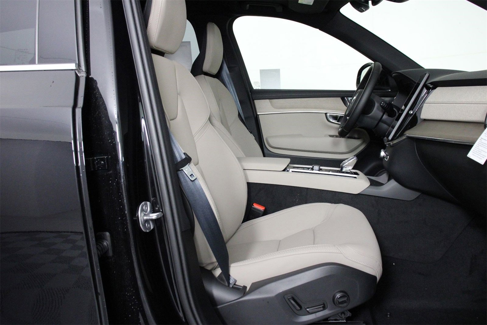 New 2026 Volvo XC90 B5 Plus image 10