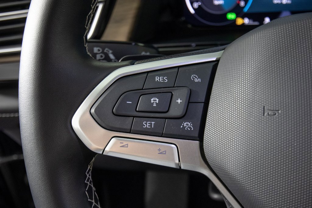 Used 2025 Volkswagen Atlas SE image 18