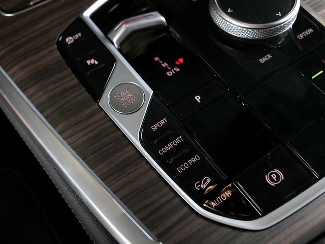 Used 2026 BMW X7 xDrive40i w/ M Sport Package AWD/4WD image 17