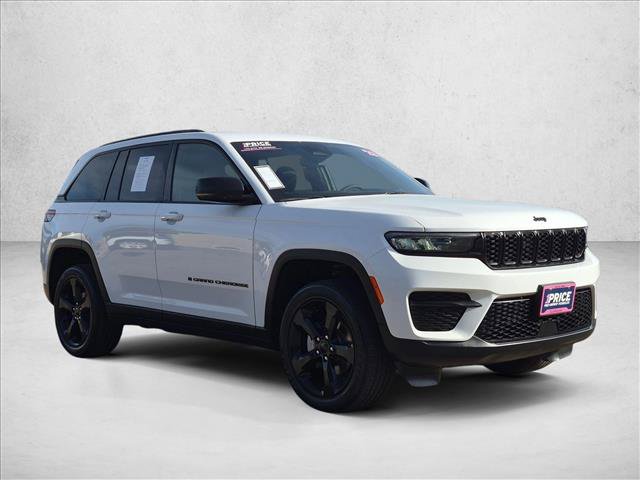 Used 2023 Jeep Grand Cherokee Altitude AWD/4WD image 3