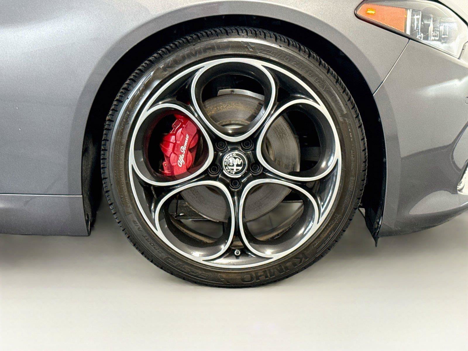 Used 2024 Alfa Romeo Giulia Veloce RWD image 38