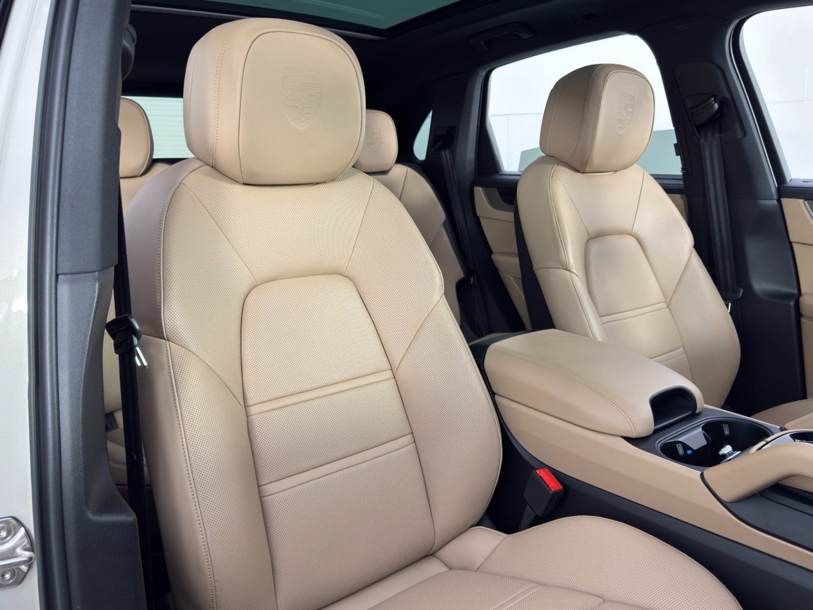 Used 2025 Porsche Cayenne E-Hybrid image 37