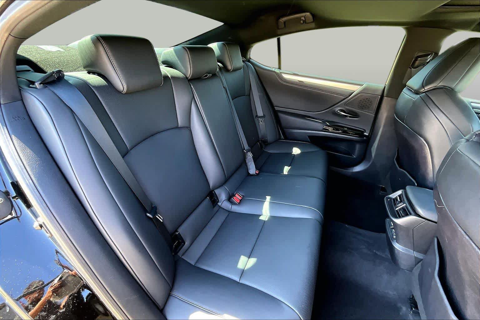 Used 2024 Lexus ES 350 F Sport w/ Accessory Package (Z2) FWD image 20