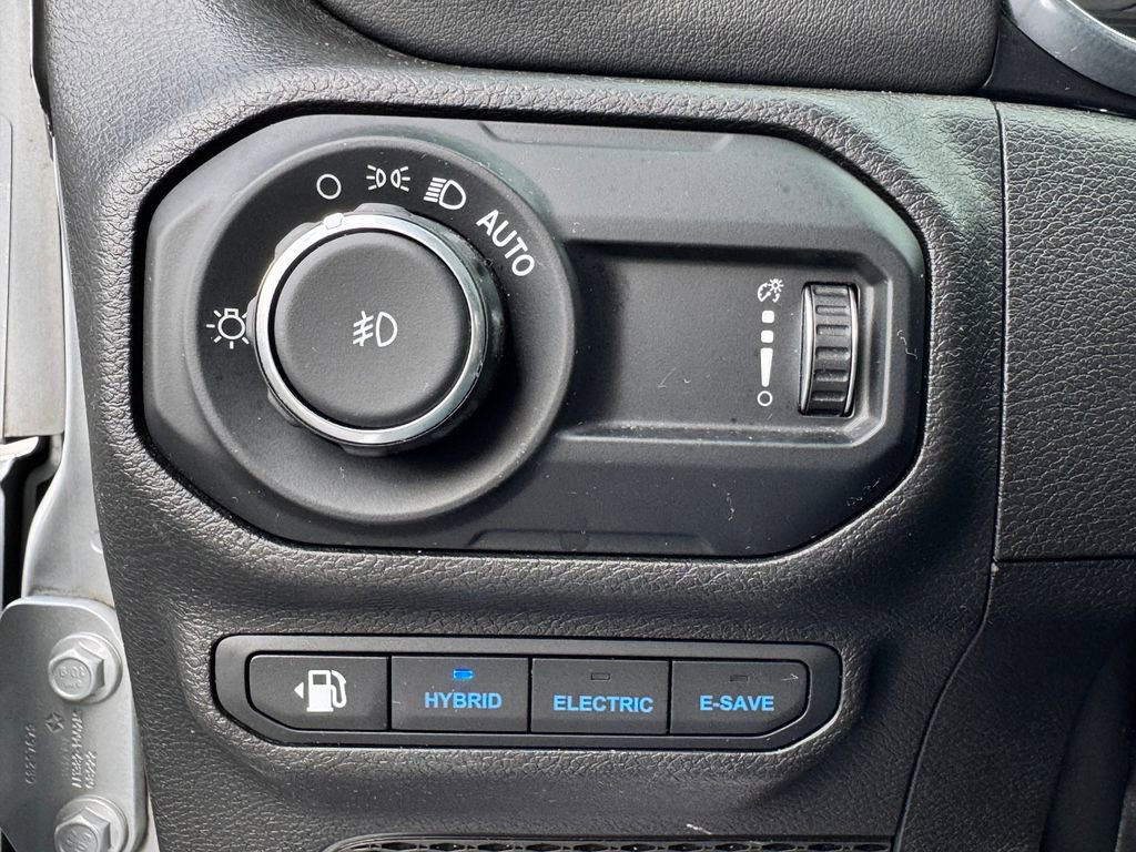 Used 2023 Jeep Wrangler Unlimited Sahara w/ Cold Weather Group image 32