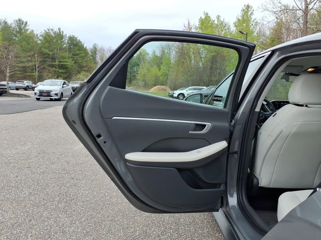 Used 2023 Hyundai Sonata SE w/ Cargo Package FWD image 10