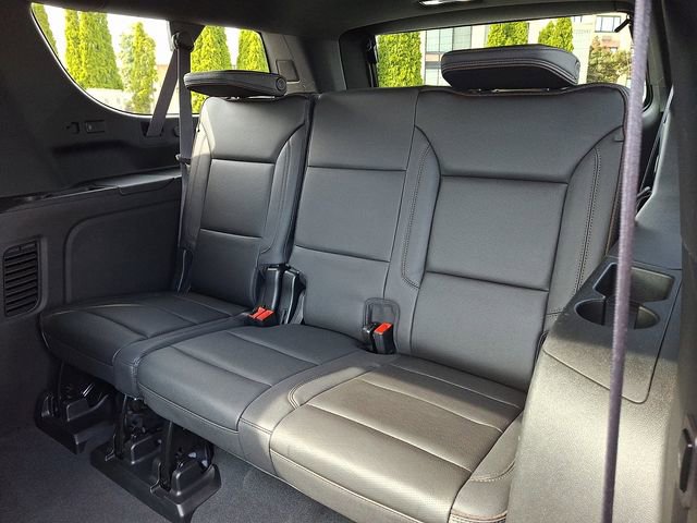 Used 2024 Chevrolet Suburban High Country image 11