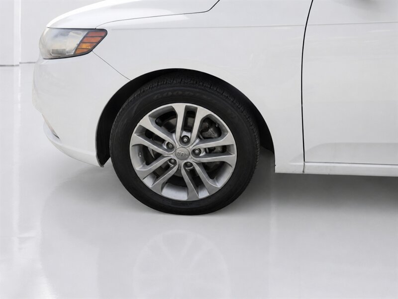 Used 2011 Kia Forte EX w/ Premium Pkg FWD image 28