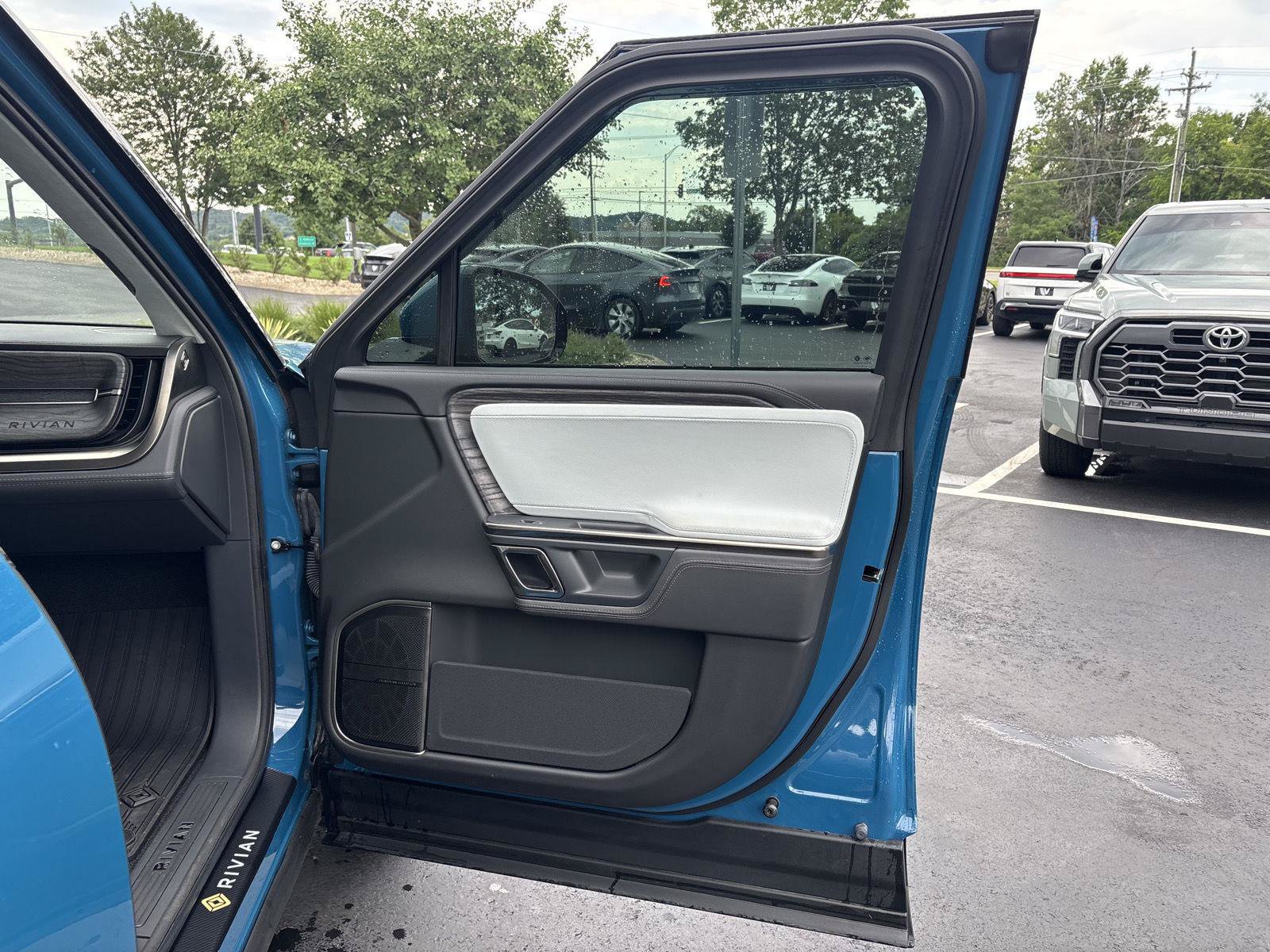 Used 2022 Rivian R1T Adventure AWD/4WD image 16
