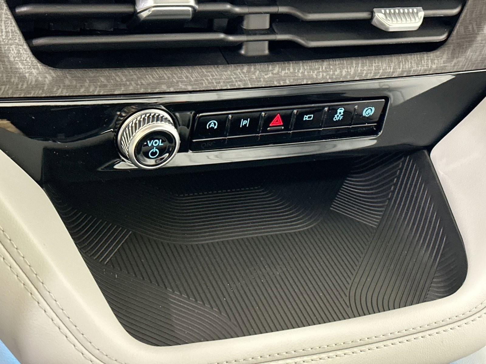 New 2026 Ford Explorer Platinum w/ LUX Leather Package image 25