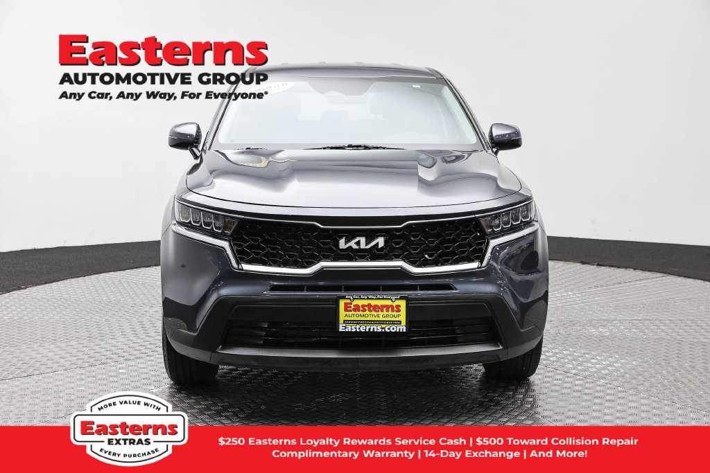 Used 2022 Kia Sorento LX AWD/4WD image 3