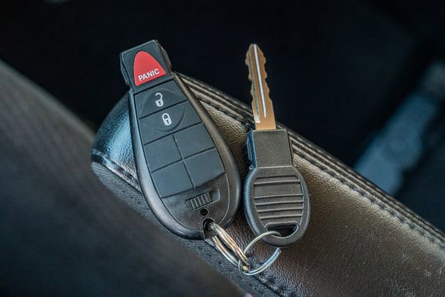 Used 2018 Dodge Grand Caravan SE w/ UConnect Hands-Free Group image 44