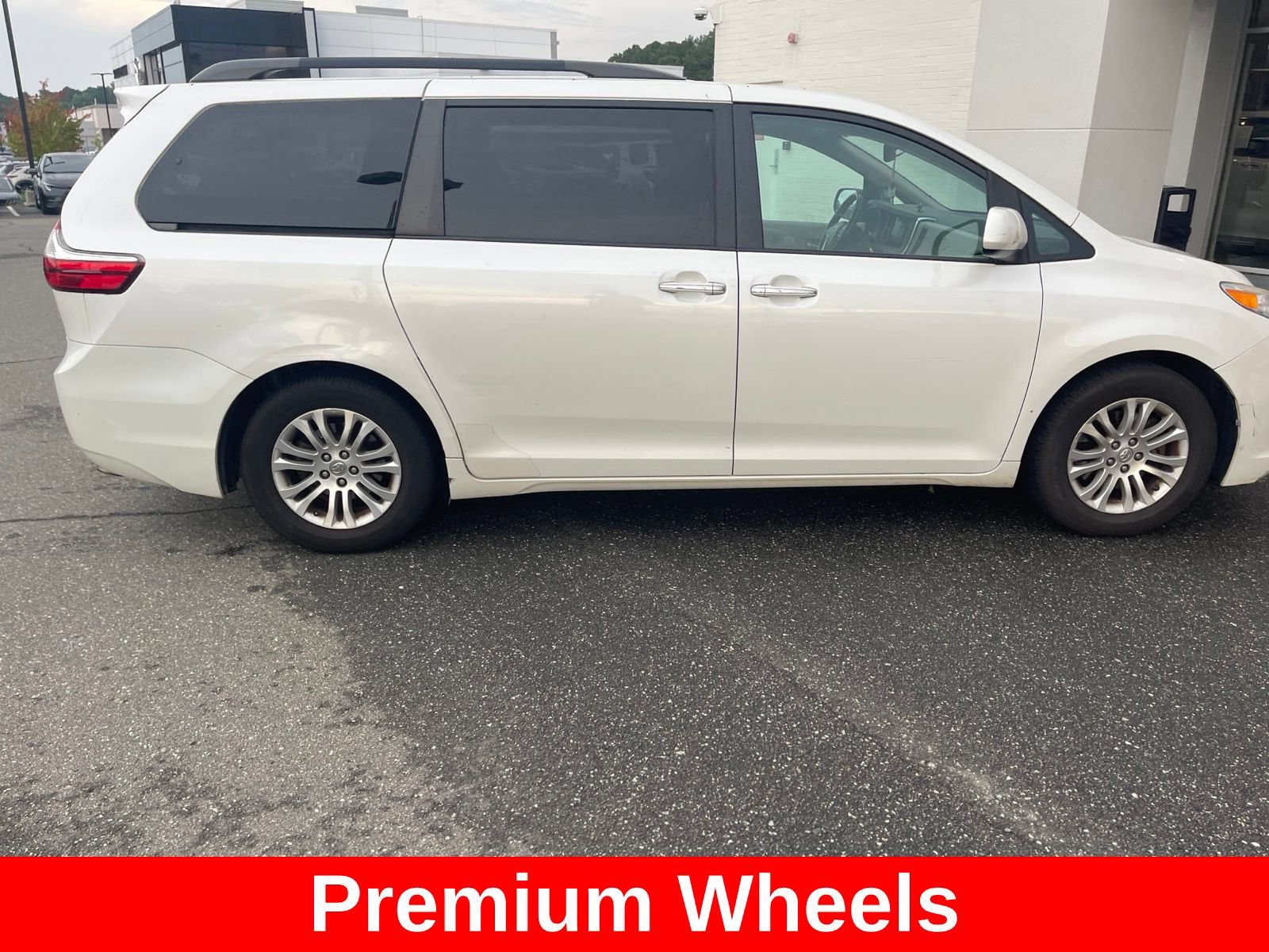 Used 2016 Toyota Sienna XLE FWD image 10