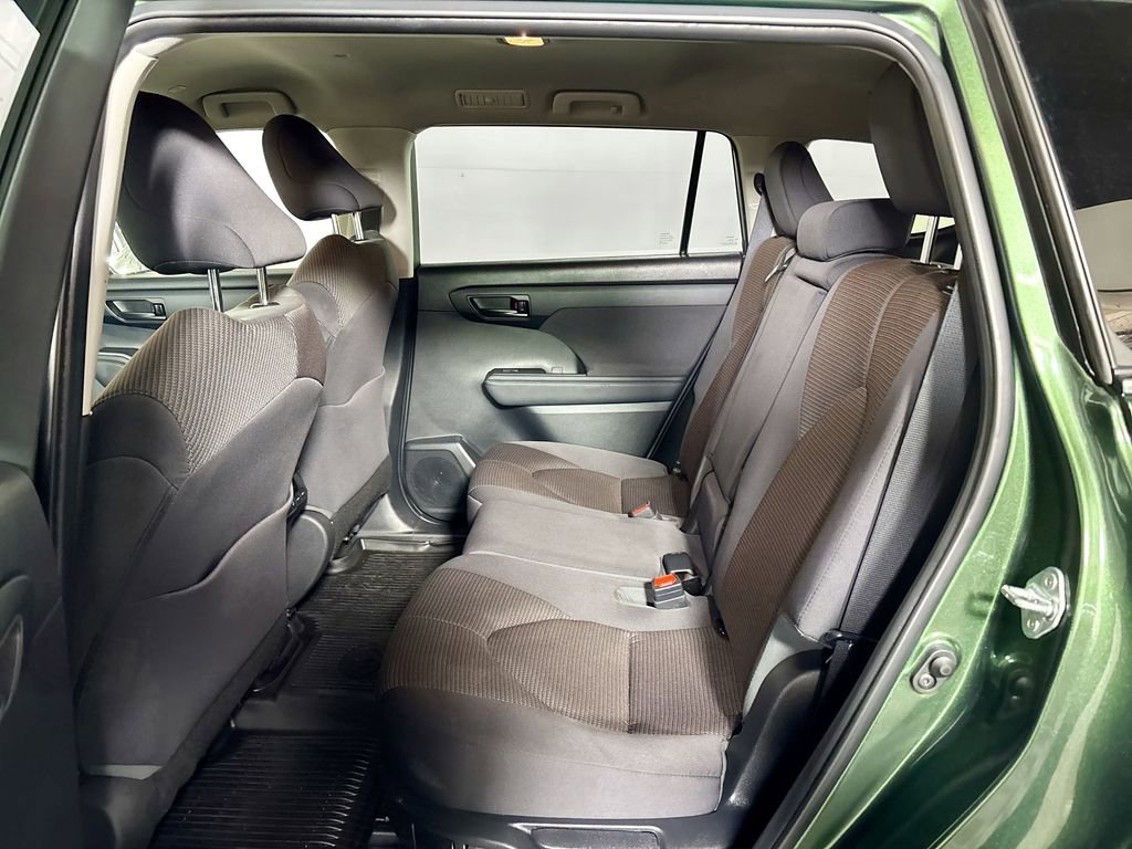 Used 2023 Toyota Highlander L image 19