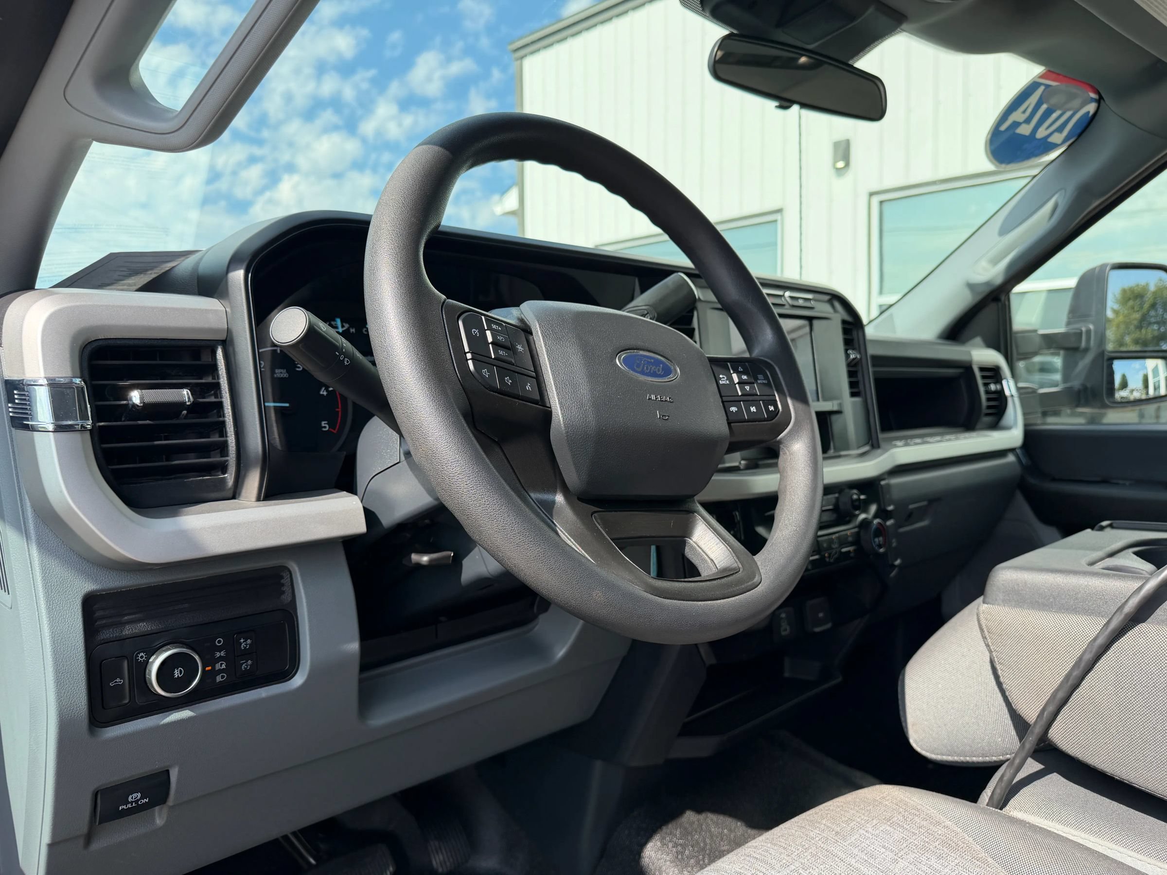 Used 2024 Ford F550 4x4 Regular Cab Super Duty image 18