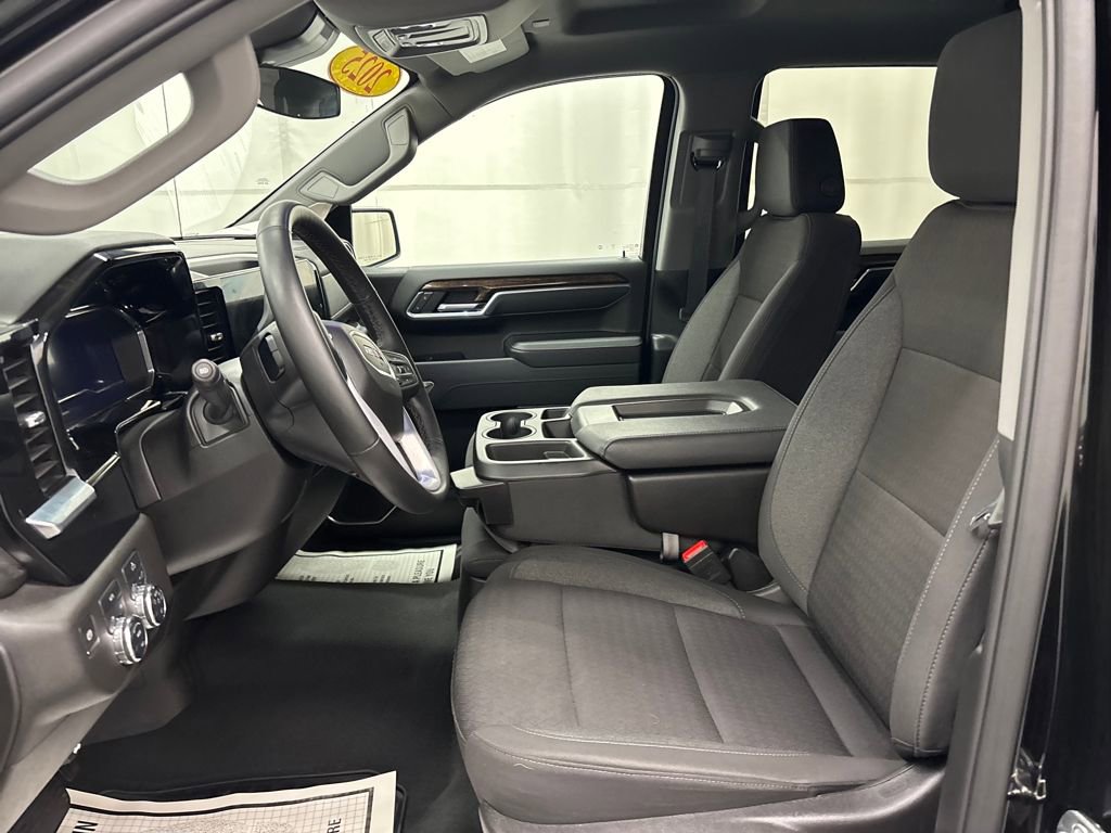 Used 2025 GMC Sierra 1500 Elevation image 9