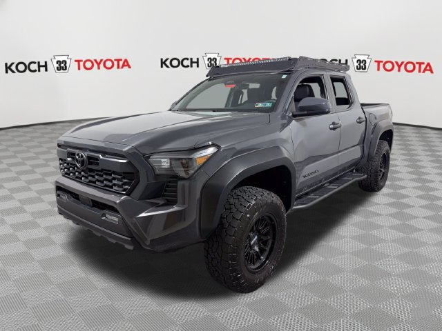 Used 2025 Toyota Tacoma TRD Off-Road AWD/4WD image 3