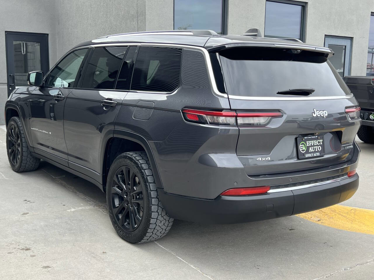 Used 2023 Jeep Grand Cherokee L Limited w/ Luxury Tech Group II image 8