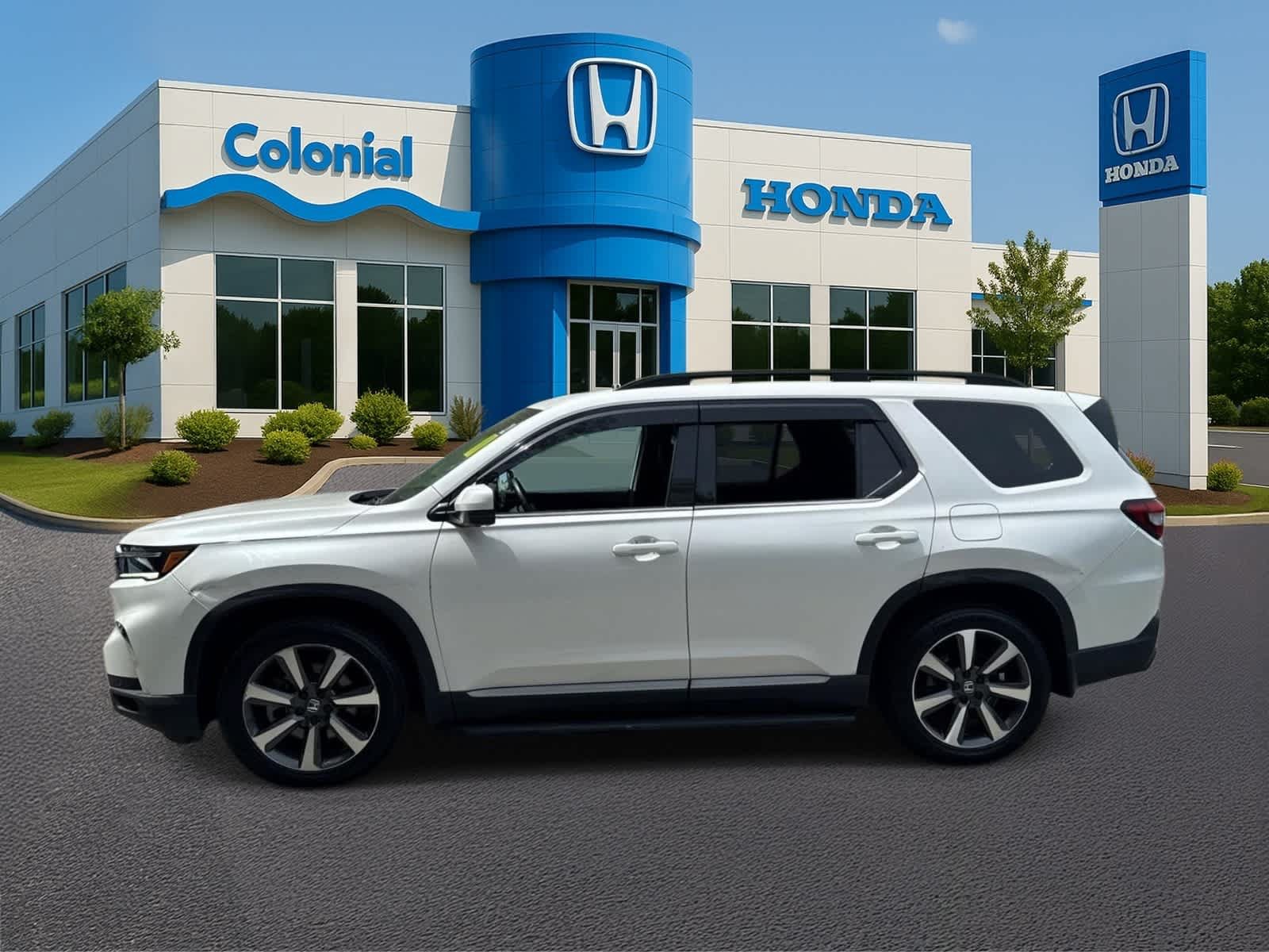 Used 2025 Honda Pilot Elite image 2