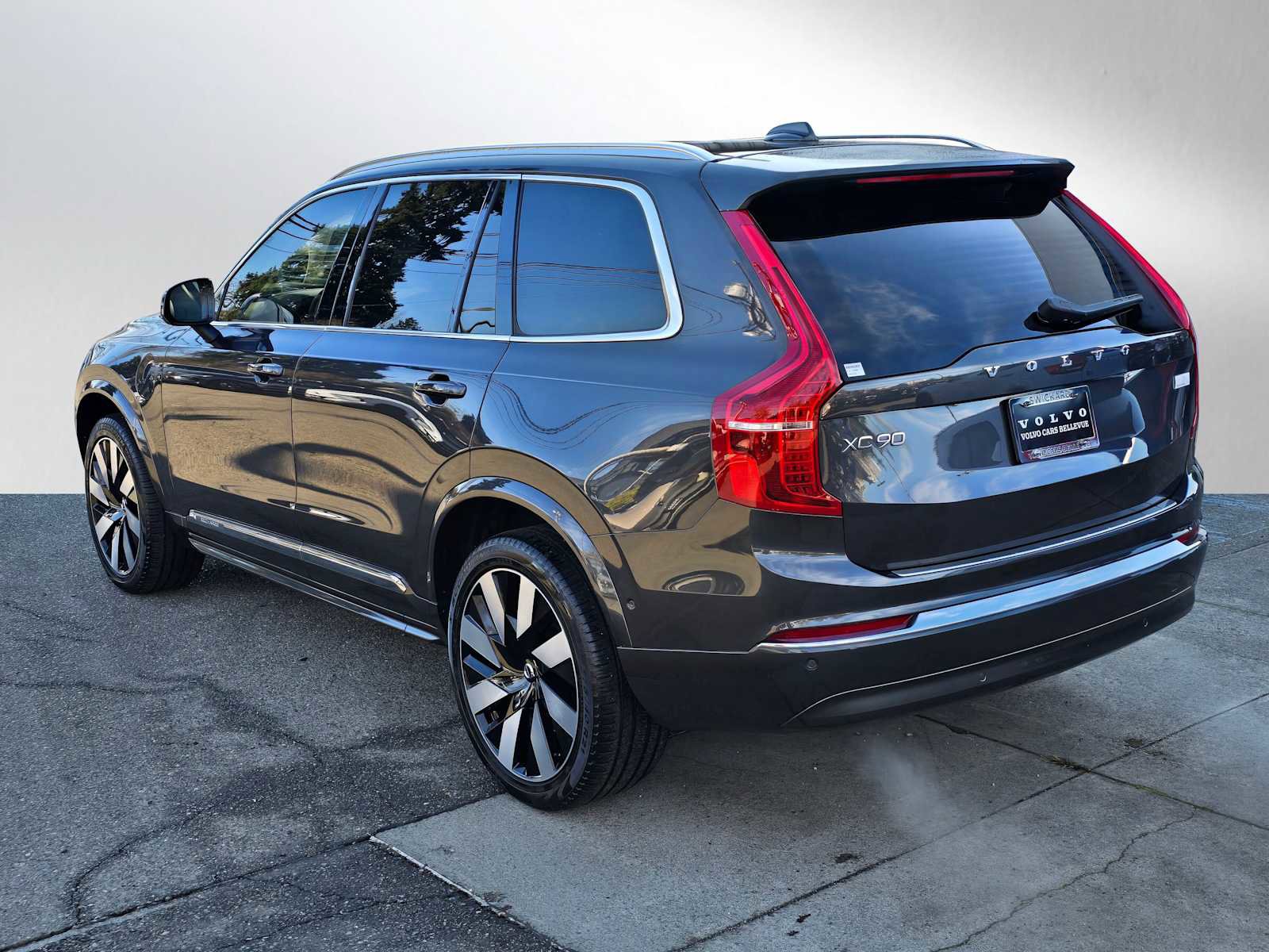 Used 2023 Volvo XC90 T8 Ultimate w/ Protection Package Premier image 5