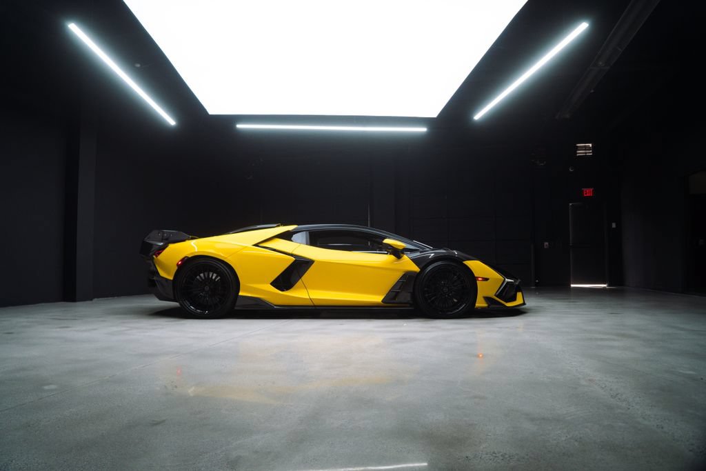 Used 2024 Lamborghini Revuelto AWD/4WD image 11