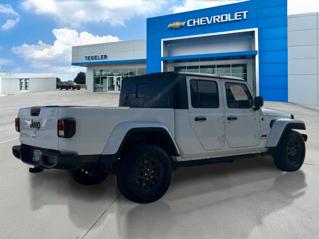 Used 2024 Jeep Gladiator Sport AWD/4WD image 5