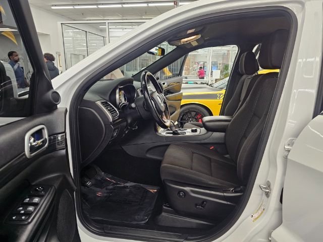 Used 2020 Jeep Grand Cherokee Laredo image 29