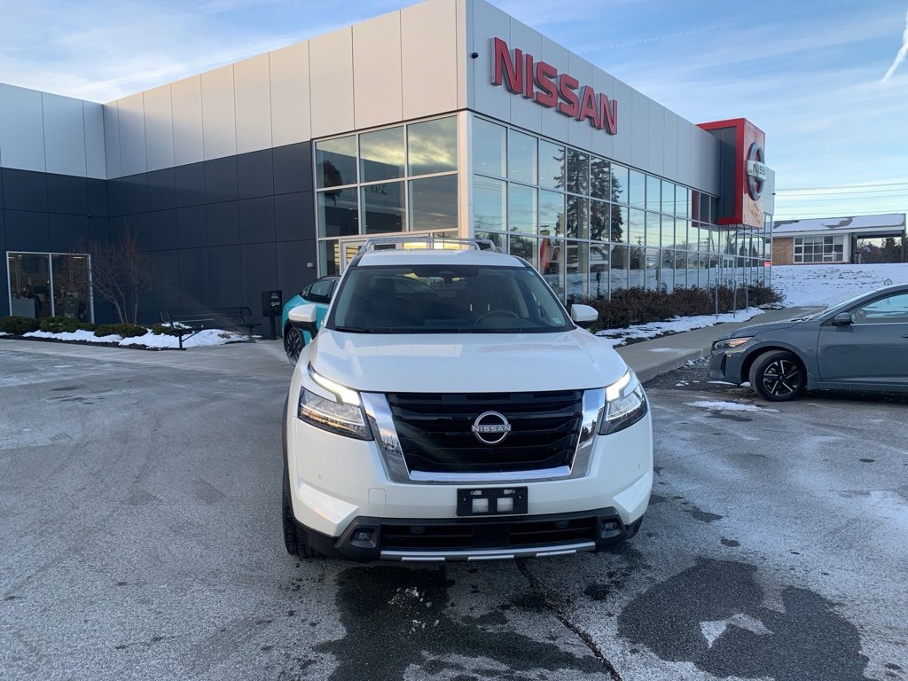 Used 2023 Nissan Pathfinder SL image 2