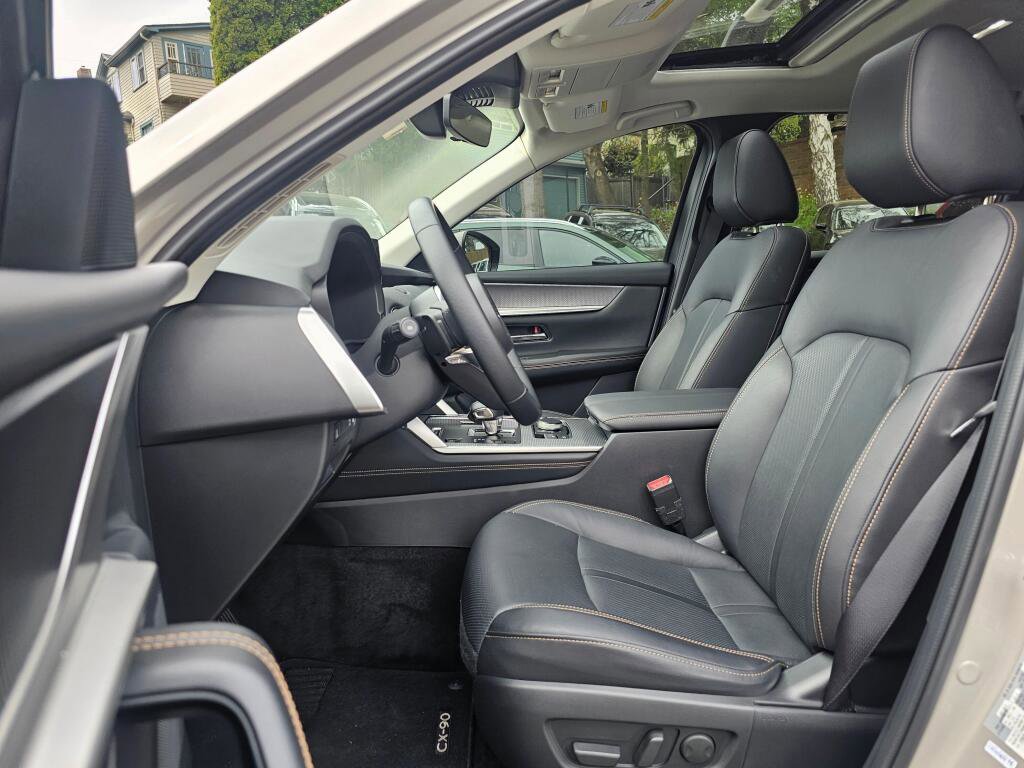 Certified 2024 MAZDA CX-90 Plug-In Hybrid w/ Preferred AWD/4WD image 22