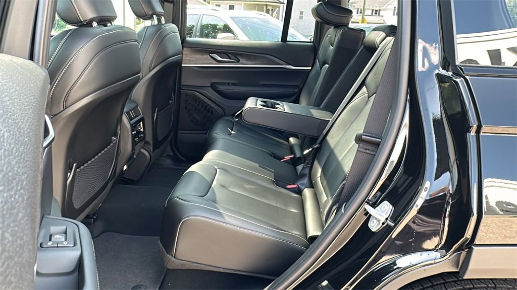 New 2025 Jeep Grand Cherokee Limited w/ Black Appearance Package image 26