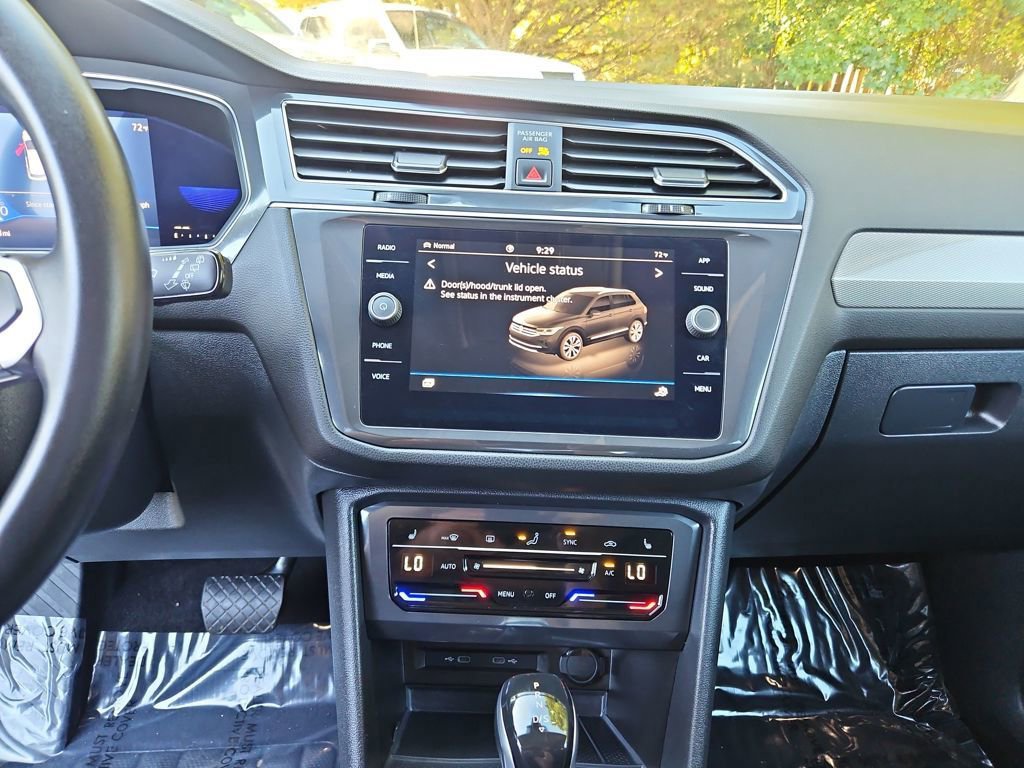 Used 2022 Volkswagen Tiguan SE image 15
