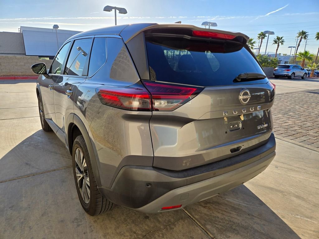 Used 2022 Nissan Rogue SV image 3