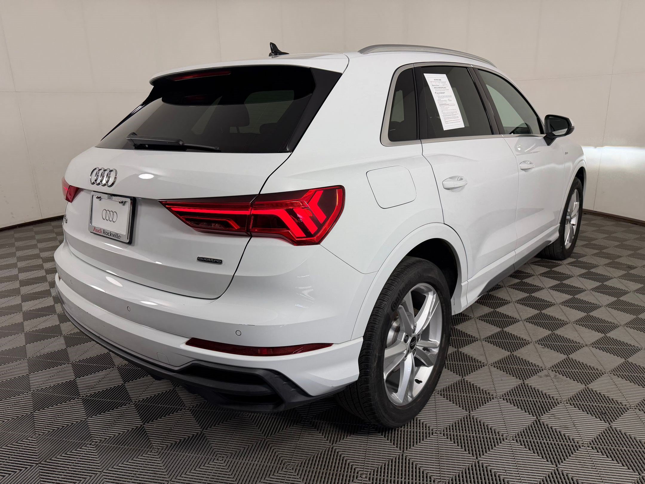 Certified 2023 Audi Q3 2.0T Premium w/ Convenience Package AWD/4WD image 9