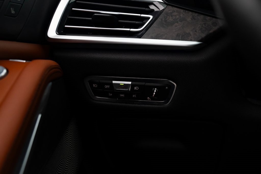 Used 2022 BMW X7 M50i image 14