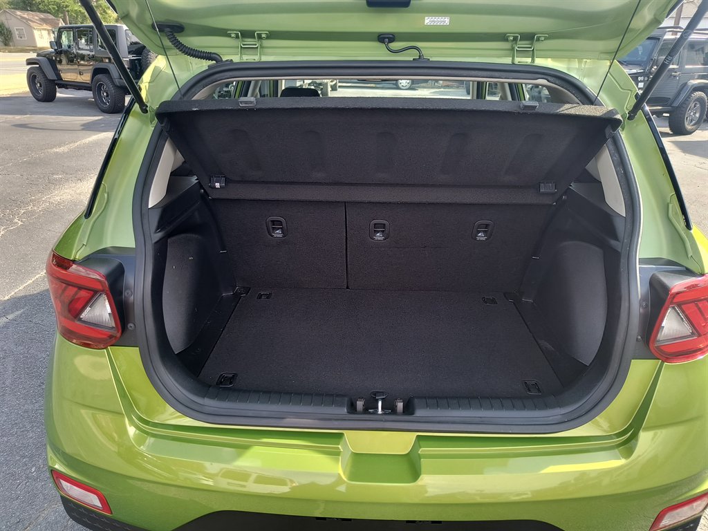 Used 2022 Hyundai Venue SE image 31
