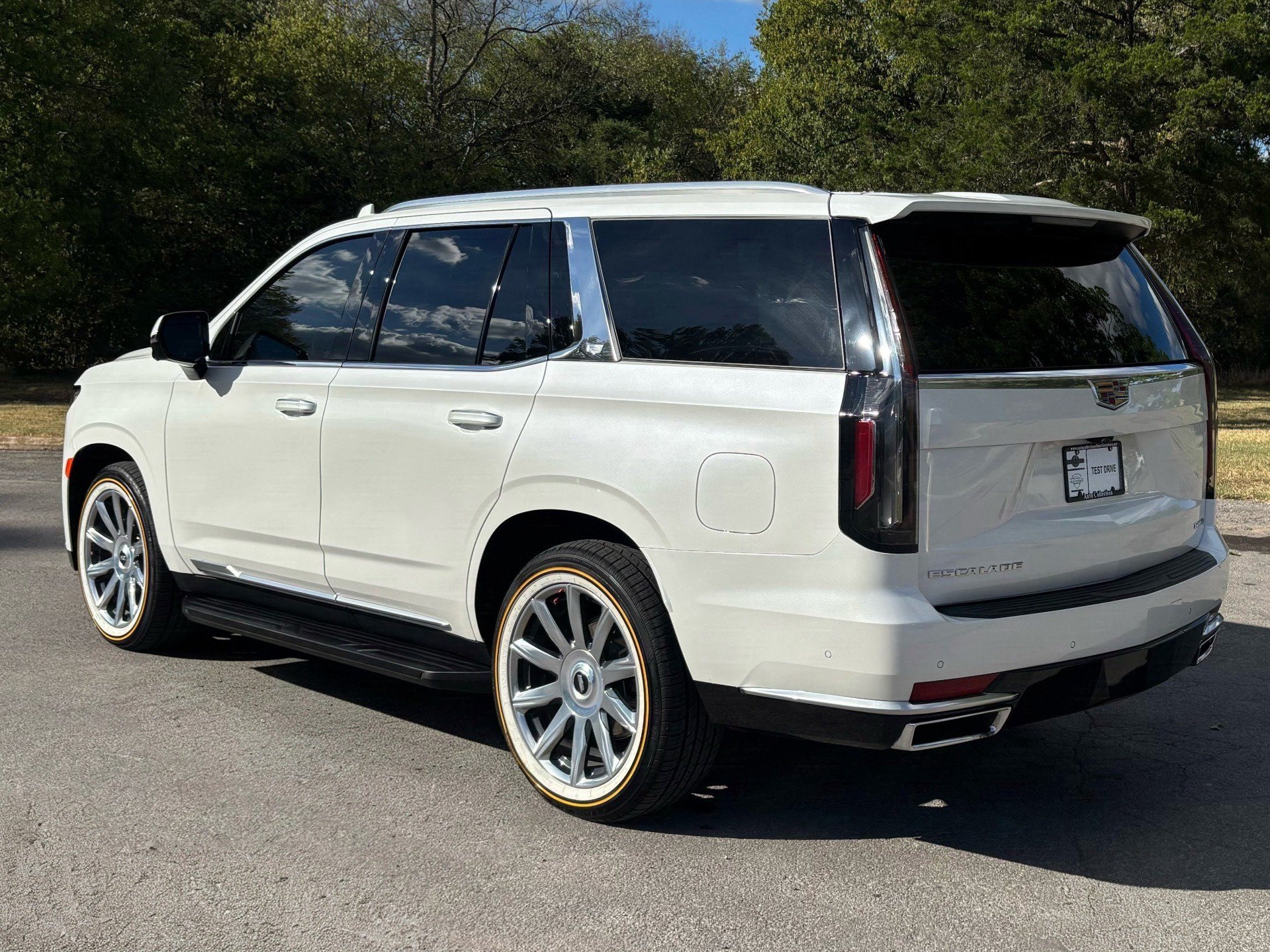 Used 2024 Cadillac Escalade Premium Luxury Platinum w/ LPO, Floor Liner Package AWD/4WD image 4