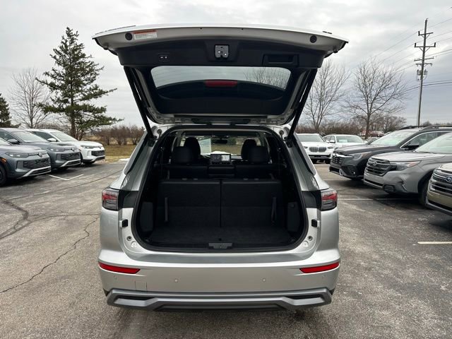 Used 2025 Mitsubishi Outlander SE image 48