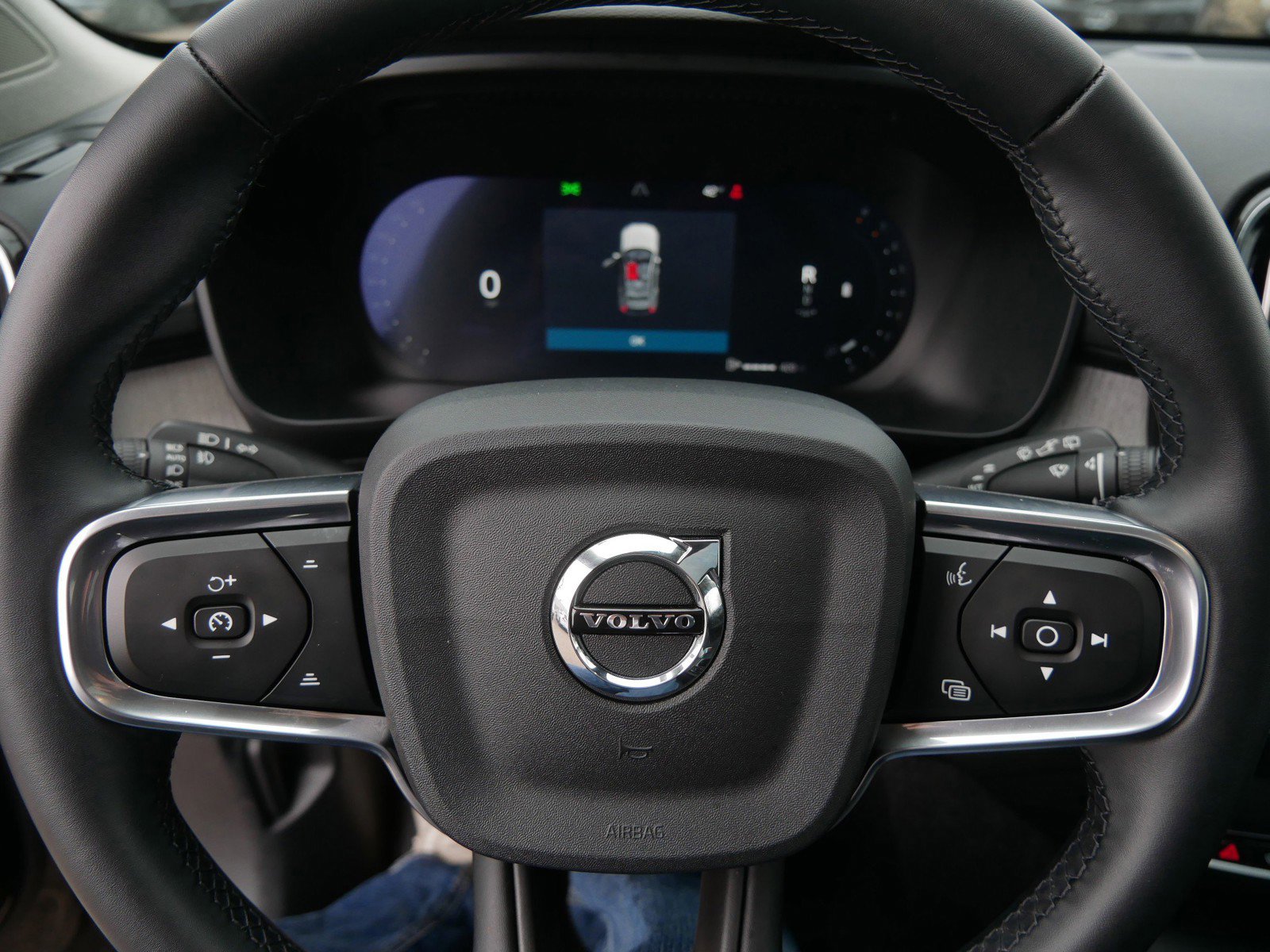 Certified 2025 Volvo XC40 B5 Plus image 26