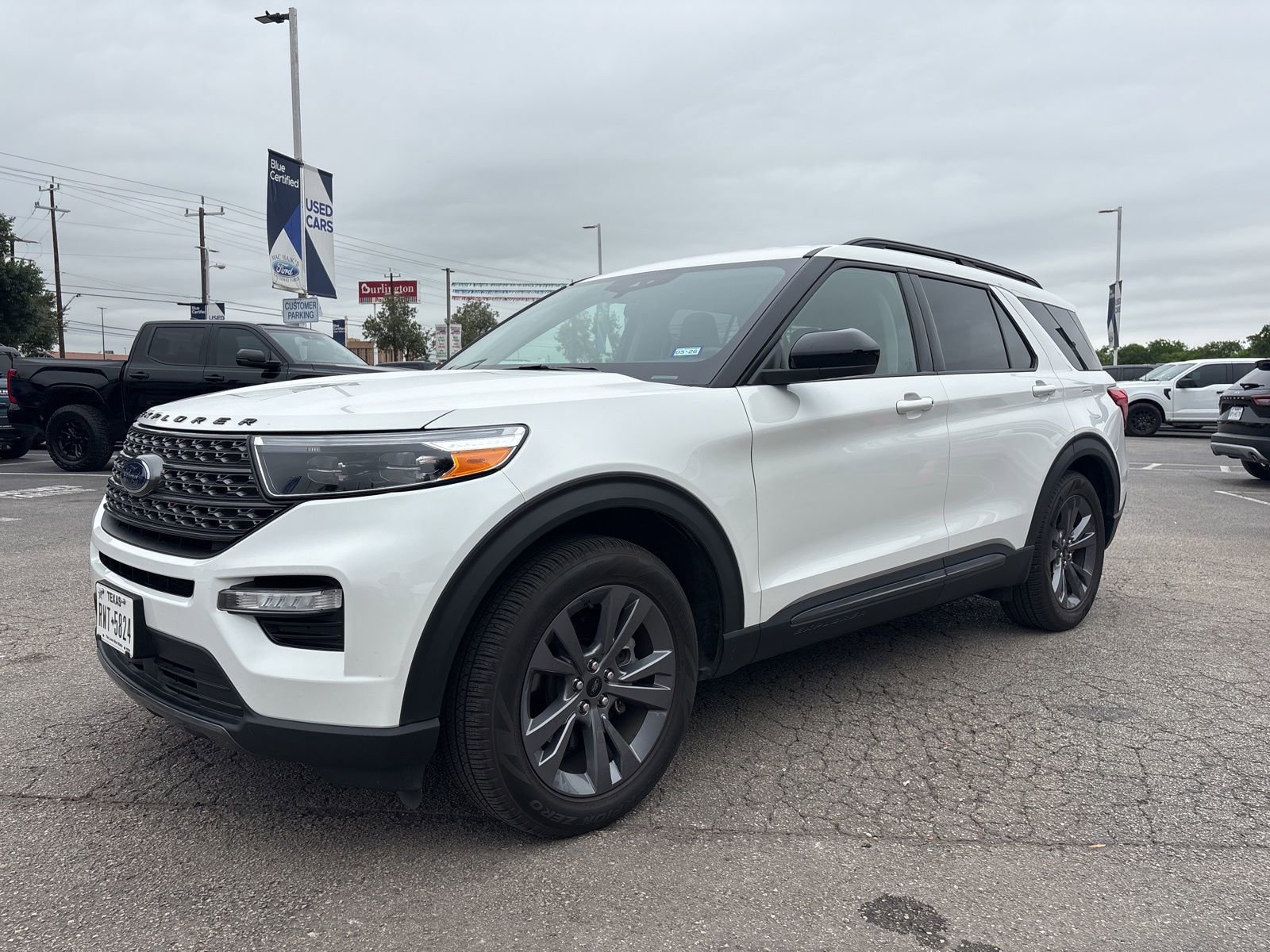 Used 2022 Ford Explorer XLT w/ Equipment Group 202A RWD image 8