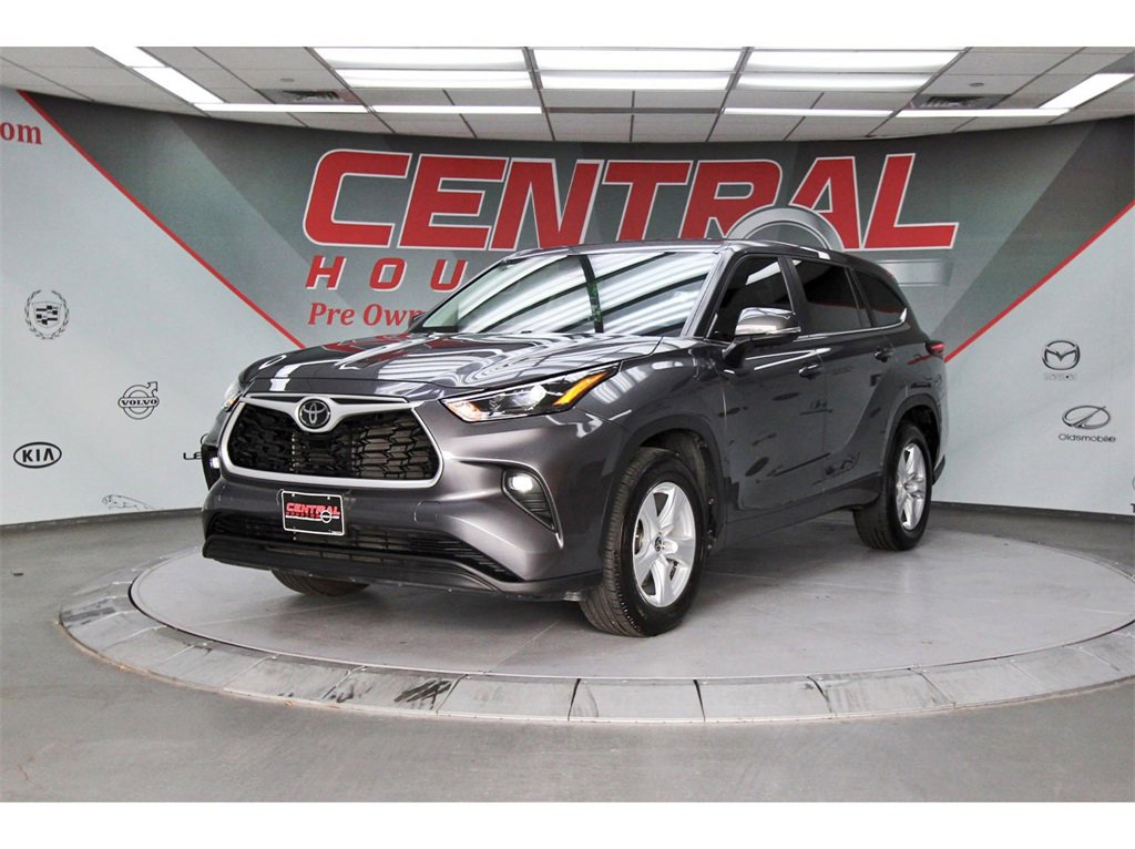 Used 2024 Toyota Highlander XLE image 2