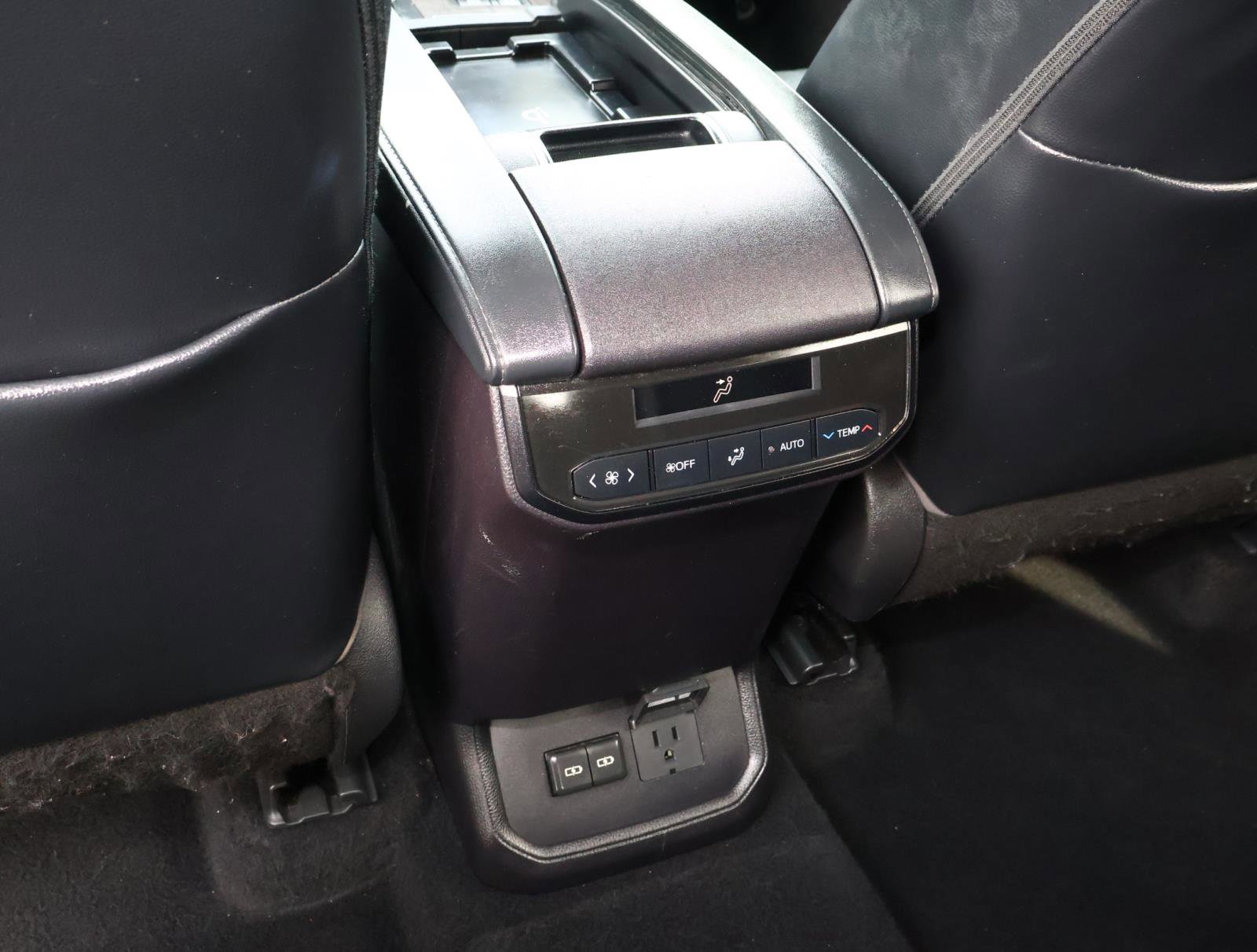 Used 2022 Toyota Highlander Limited image 14