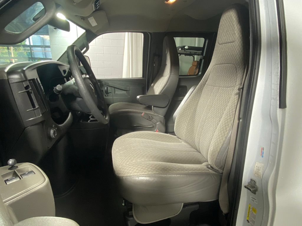 Used 2019 Chevrolet Express 3500 LT w/ LT Preferred Equipment Group RWD image 17