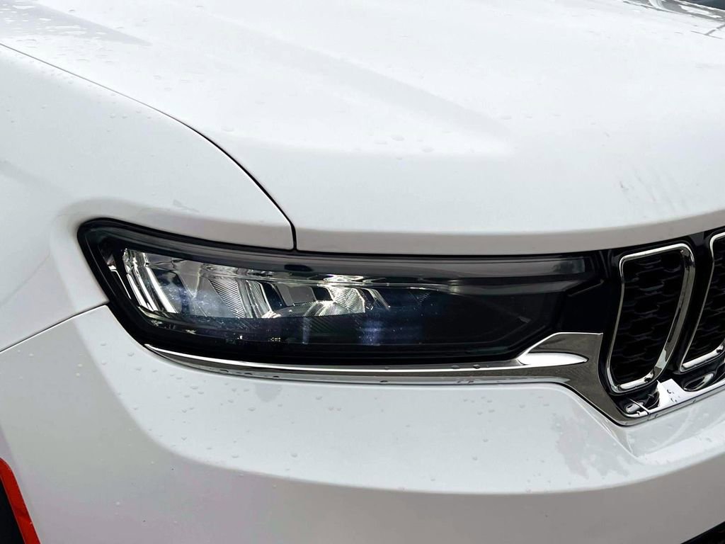 Used 2024 Jeep Grand Cherokee Limited 4xe image 8